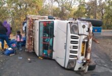 चौथिया से लौटते वक्त चौपहिया पलटी 3 की मौत