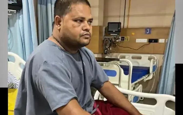 लकड़ी तस्करों ने किया डिप्टी रेंजर पर कुल्हाड़ी से हमला लकड़ी तस्करों ने किया डिप्टी रेंजर पर कुल्हाड़ी से हमला