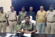 आठ साल से फरार धोखाधड़ी के आरोपी डायरेक्टर पुलिस के हत्थे चढ़े