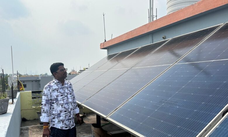 छत्तीसगढ़ में रूफटॉप सोलर सिस्टम से उपभोक्ता हो रहे आत्मनिर्भर, बिजली बिल से मिल रही बड़ी राहत छत्तीसगढ़ में रूफटॉप सोलर सिस्टम से उपभोक्ता हो रहे आत्मनिर्भर, बिजली बिल से मिल रही बड़ी राहत