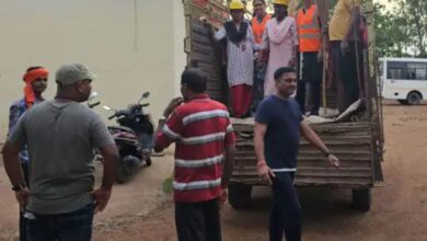 सफाई कर्मी बनकर पहुंची पुलिस, अवैध तरीके से शराब बनाने वालों के खिलाफ की कार्रवाई
