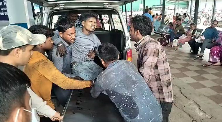 बासुदेव स्पंज आयरन में गर्म डस्ट से दो मजदूर गंभीर बासुदेव स्पंज आयरन में गर्म डस्ट से दो मजदूर गंभीर