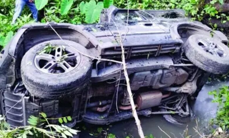 थार अनियंत्रित होकर पलटी, पुलिस ने की अपील धीमी रफ्तार से चलाये गाड़ी थार अनियंत्रित होकर पलटी, पुलिस ने की अपील धीमी रफ्तार से चलाये गाड़ी