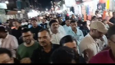 व्यापारियों ने लगाए पोस्टर कहा ‘हम व्यापारी हैं, चोर नहीं’