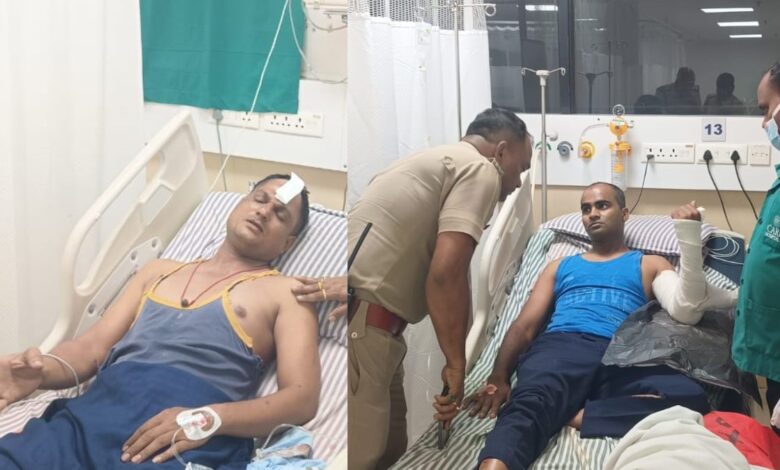 ट्रैफिक ड्यूटी पर तैनात दो जवानों को पिकअप ने मारी टक्कर, चालक फरार ट्रैफिक ड्यूटी पर तैनात दो जवानों को पिकअप ने मारी टक्कर, चालक फरार