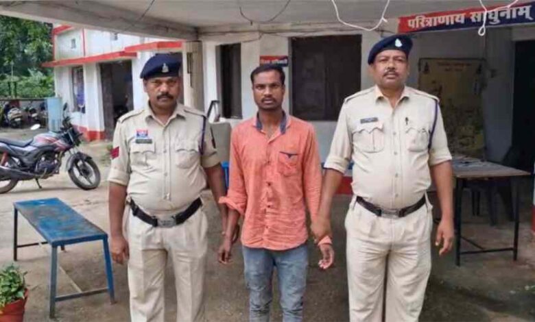 चरित्र पर संदेह, मृतका का प्रेमी ही निकला हत्यारा चरित्र पर संदेह, मृतका का प्रेमी ही निकला हत्यारा