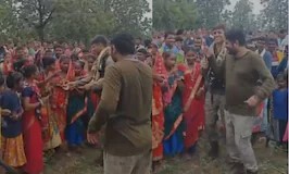 बदल रहे बस्तर की नई तस्वीर, जवानों ने नेग देकर की विदाई बदल रहे बस्तर की नई तस्वीर, जवानों ने नेग देकर की विदाई