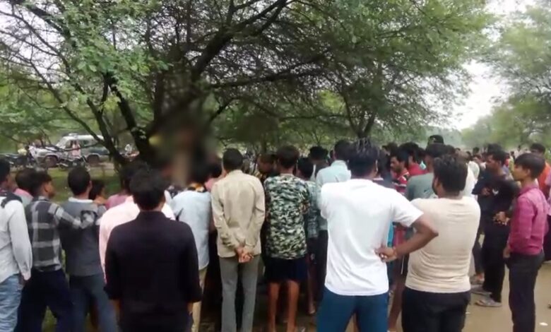 प्रेमी जोड़े का शव फांसी पर लटके मिला प्रेमी जोड़े का शव फांसी पर लटके मिला