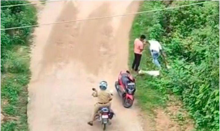 वर्दीधारी अफसर ने बड़ी बेरहमी से ली मासूमो की जान वर्दीधारी अफसर ने बड़ी बेरहमी से ली मासूमो की जान