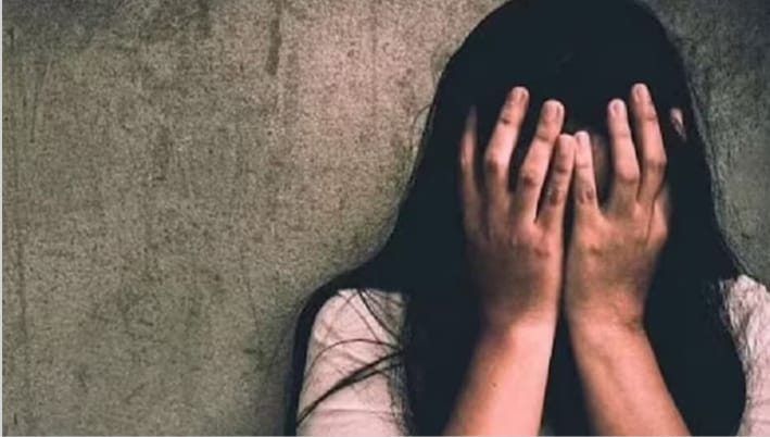 एयर होस्टेस की पढ़ाई कर रही शादीशुदा महिला से दुष्कर्म, मामला दर्ज एयर होस्टेस की पढ़ाई कर रही शादीशुदा महिला से दुष्कर्म, मामला दर्ज