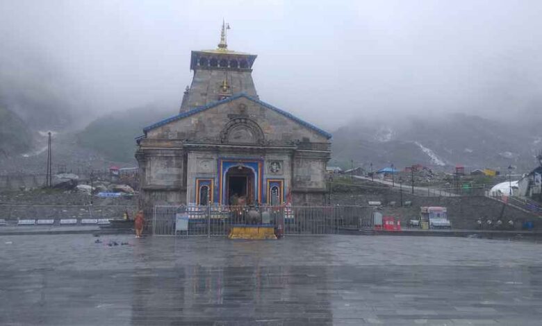 केदारनाथ यात्रा: यात्रियों को सोनप्रयाग और गौरीकुंड में रोका गया केदारनाथ यात्रा: यात्रियों को सोनप्रयाग और गौरीकुंड में रोका गया