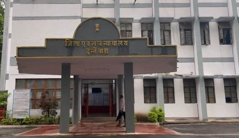 गबन के आरोपी EE और प्रभारी SDO को 3 साल का सश्रम कारावास गबन के आरोपी EE और प्रभारी SDO को 3 साल का सश्रम कारावास