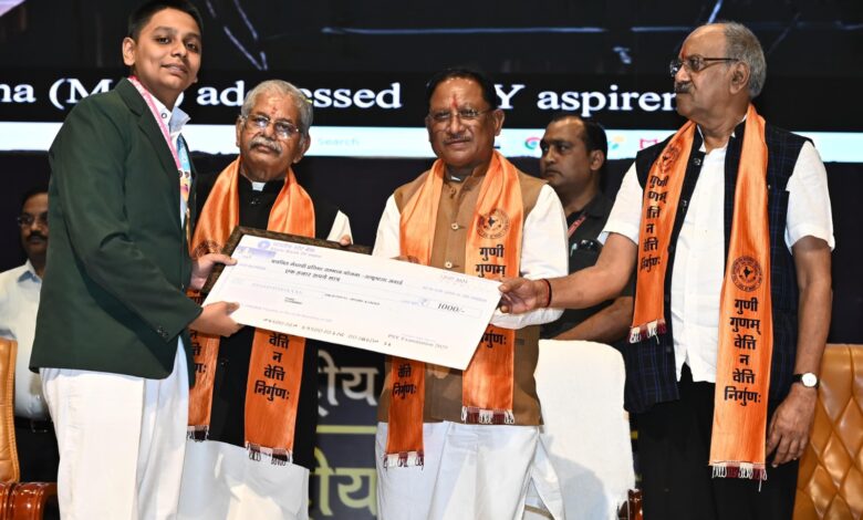 जीवन में सफलता के लिए शिक्षा है मजबूत आधार : CM साय जीवन में सफलता के लिए शिक्षा है मजबूत आधार : CM साय