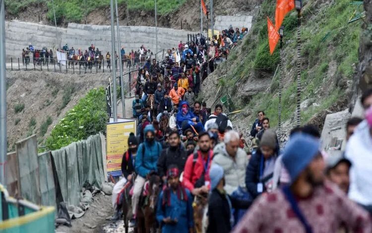 बाबा के दर्शन करने 4,388 तीर्थयात्रियों का 20वां जत्था रवाना बाबा के दर्शन करने 4,388 तीर्थयात्रियों का 20वां जत्था रवाना