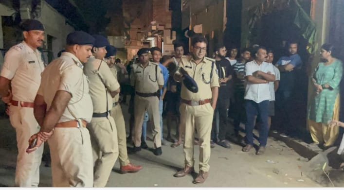 ‘त्रिशा मिनी मार्ट’ के संचालक की गोली मारकर हत्या ‘त्रिशा मिनी मार्ट’ के संचालक की गोली मारकर हत्या