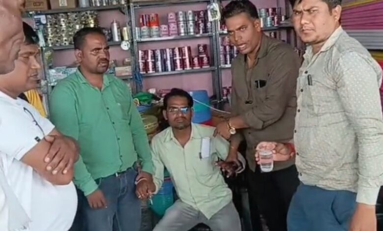 बीएमओ कार्यालय का लेखापाल रिश्वत लेते गिरफ्तार बीएमओ कार्यालय का लेखापाल रिश्वत लेते गिरफ्तार