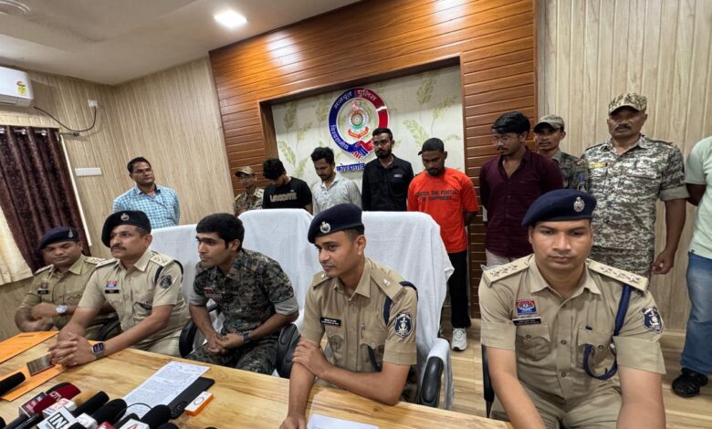 अंतर्राज्यीय गिरोह के पांच ठग गिरफ्तार, 11 राज्यों में दिया ठगी को अंजाम अंतर्राज्यीय गिरोह के पांच ठग गिरफ्तार, 11 राज्यों में दिया ठगी को अंजाम