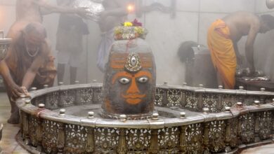 सावन के सभी सोमवार को स्कूलों में रहेगी छुट्टी, राजनीतिक दलों में घमासान
