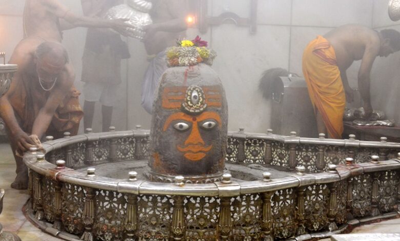 सावन के सभी सोमवार को स्कूलों में रहेगी छुट्टी, राजनीतिक दलों में घमासान सावन के सभी सोमवार को स्कूलों में रहेगी छुट्टी, राजनीतिक दलों में घमासान