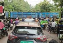 लमानी रेलवे क्रॉसिंग में आधे घंटे खड़ी रही मालगाड़ी, लगा जाम