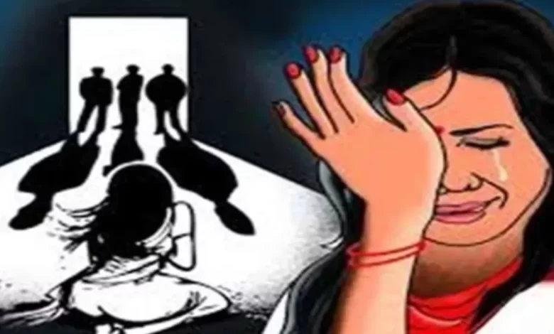 दुष्कर्म की शिकार नाबालिग का वरिष्ठ डॉक्टर ने जाँच से किया इंकार दुष्कर्म की शिकार नाबालिग का वरिष्ठ डॉक्टर ने जाँच से किया इंकार