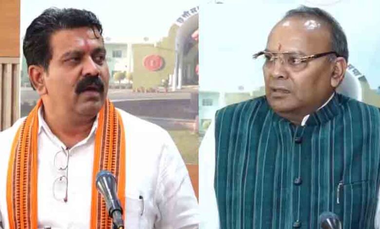 घुसपैठियों के मसले पर पक्ष विपक्ष एकजुट, पांच हज़ार लोग ले रहे राज्य की योजनाओं का लाभ घुसपैठियों के मसले पर पक्ष विपक्ष एकजुट, पांच हज़ार लोग ले रहे राज्य की योजनाओं का लाभ
