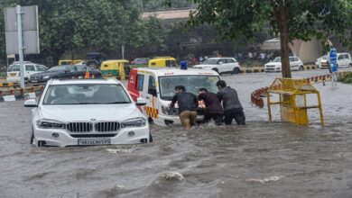 बारिश से सड़क पर जलजमाव, वीआईपी रोड भी अछूता नहीं बारिश से सड़क पर जलजमाव, वीआईपी रोड भी अछूता नहीं