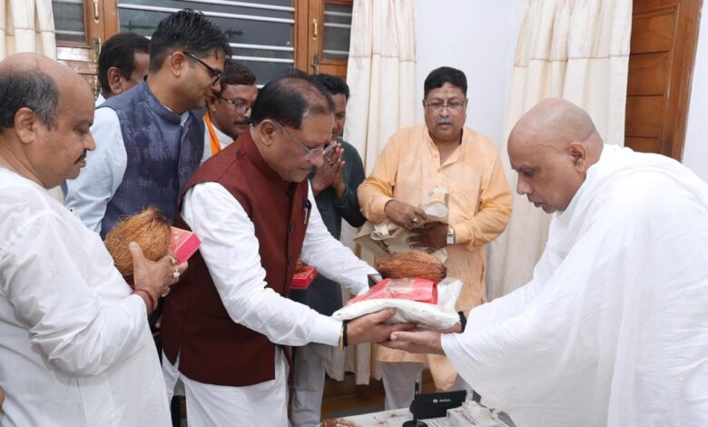 सीएम ने किया गुरुदर्शन, प्रदेश की खुशहाली के लिए की कामना सीएम ने किया गुरुदर्शन, प्रदेश की खुशहाली के लिए की कामना