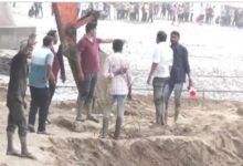 ब्रिज हादसे में 15 लोगो की मौत, दो गाड़िया लापता