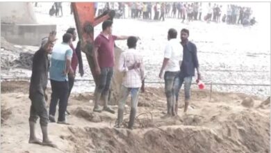 ब्रिज हादसे में 15 लोगो की मौत, दो गाड़िया लापता