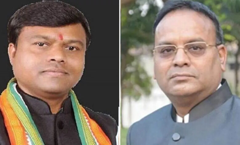 नक्सलवाद पर पक्ष-विपक्ष में मचा घमासान नक्सलवाद पर पक्ष-विपक्ष में मचा घमासान
