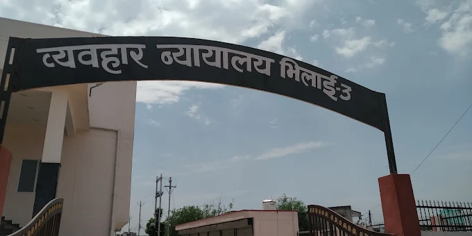 क्लर्क ने कोर्ट रूम में लगाईं फांसी क्लर्क ने कोर्ट रूम में लगाईं फांसी