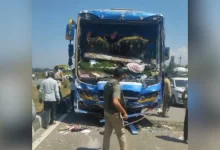 तीर्थयात्रियों की तीन बसे आपस में भिड़ीं, दस लोग घायल