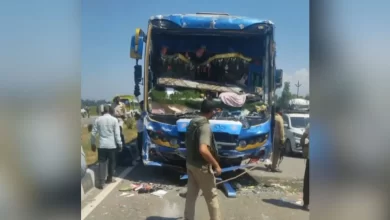 तीर्थयात्रियों की तीन बसे आपस में भिड़ीं, दस लोग घायल