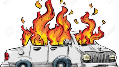 घर के बाहर खड़ी कार को लगाई आग