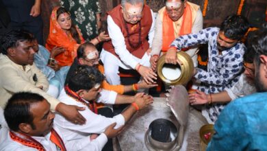 सीएम साय ने कावंड़ियों का हेलीकाप्टर से पुष्पवर्षा कर किया स्वागत सीएम साय ने कावंड़ियों का हेलीकाप्टर से पुष्पवर्षा कर किया स्वागत