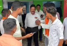 पूर्व सरपंच पर ग्रामीणों ने लगाया गड़बड़ी का आरोप