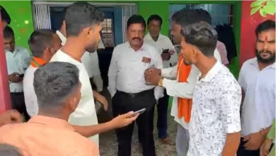 पूर्व सरपंच पर ग्रामीणों ने लगाया गड़बड़ी का आरोप