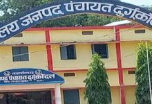 जनपद कार्यालय में कमीशन को लेकर भिड़े इंजीनियर- ठेकेदार