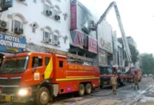 मॉल में आग लगने से एक की मौत, लाखों की बर्बादी मॉल में आग लगने से एक की मौत, लाखों की बर्बादी