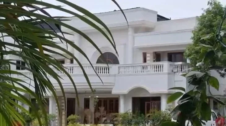 मनी लॉन्ड्रिंग मामले में विजय अग्रवाल के घर, होटल पर ईडी का छापा मनी लॉन्ड्रिंग मामले में विजय अग्रवाल के घर, होटल पर ईडी का छापा