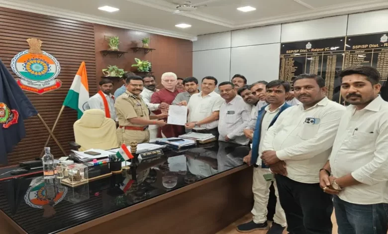 खुशवंत साहेब पर हमले से सतनामी समाज आक्रोशित, एसपी को ज्ञापन खुशवंत साहेब पर हमले से सतनामी समाज आक्रोशित, एसपी को ज्ञापन