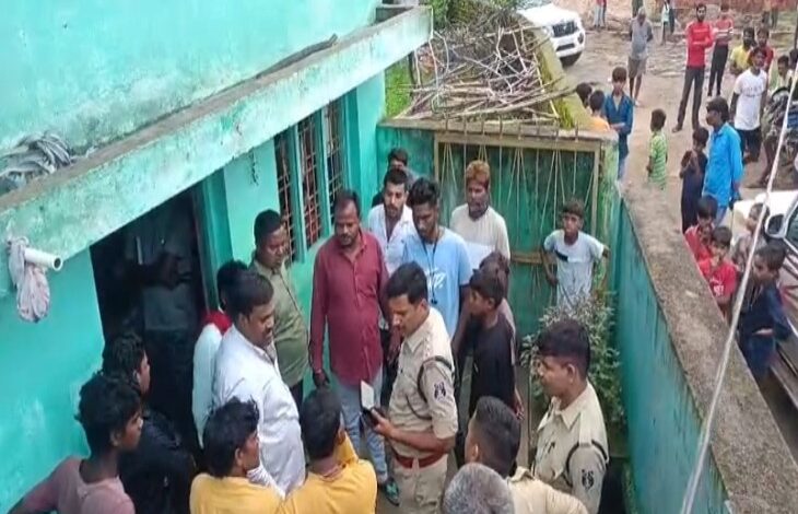प्रेमिका के पति की गैंती से हत्या प्रेमिका के पति की गैंती से हत्या
