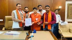 अस्पताल पर मरीजों के इलाज में लापरवाही और धर्मांतरण का आरोप, स्वस्थ्य मंत्री से शिकायत अस्पताल पर मरीजों के इलाज में लापरवाही और धर्मांतरण का आरोप, स्वस्थ्य मंत्री से शिकायत