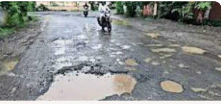 सड़कों का बुरा हाल, मुंबई की सड़कों पर जानलेवा गड्ढे सड़कों का बुरा हाल, मुंबई की सड़कों पर जानलेवा गड्ढे