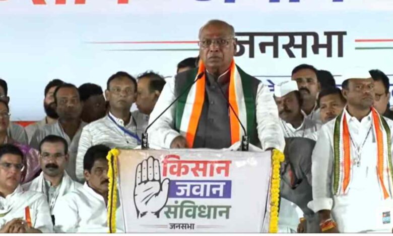 मोदी सरकार दो टांगों पर निर्भर, एक नीतीश और दूसरी टीडीपी, छत्तीसगढ़ को किया तबाह मोदी सरकार दो टांगों पर निर्भर, एक नीतीश और दूसरी टीडीपी, छत्तीसगढ़ को किया तबाह