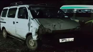 बेकाबू वैन ने 6 लोगों को कुचला, ड्राइवर मौके से फरार बेकाबू वैन ने 6 लोगों को कुचला, ड्राइवर मौके से फरार