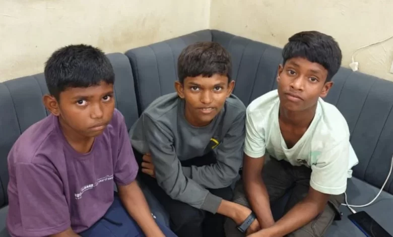 लापता बच्चों को चौबीस घंटे में पुलिस ने सकुशल खोज निकाला, परिजनों ने जताया आभार लापता बच्चों को चौबीस घंटे में पुलिस ने सकुशल खोज निकाला, परिजनों ने जताया आभार