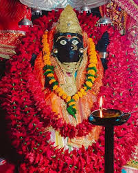 दंतेश्वरी माई की दान पेटी में नकदी, सोना- चांदी और मन्नतों के पत्र दंतेश्वरी माई की दान पेटी में नकदी, सोना- चांदी और मन्नतों के पत्र