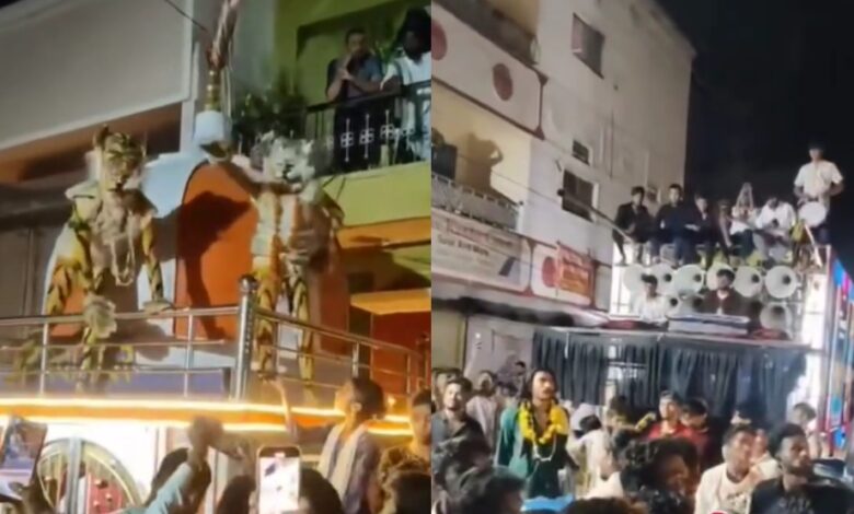 मोहर्रम के जुलूस के दौरान मंदिर पर चढ़कर शेर नाचा, पढ़े पूरी खबर मोहर्रम के जुलूस के दौरान मंदिर पर चढ़कर शेर नाचा, पढ़े पूरी खबर